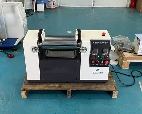 Kompakte 750×380×600mm Offene Walzwerk-Gummimischmaschine mit einer Kapazität von 300 Sätzen/Monat und einstellbarem Walzenabstand